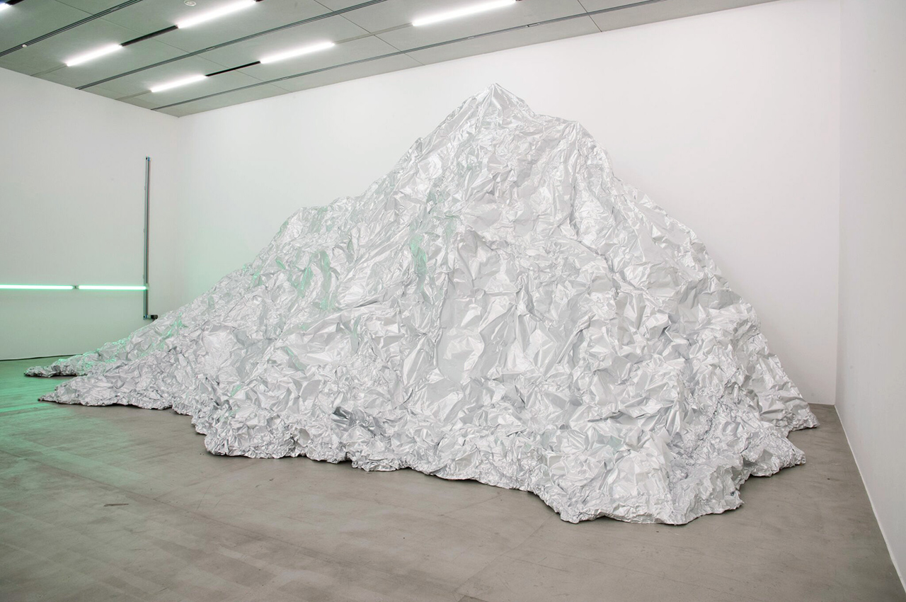 スキャニングされるシルバーの山 Silver mountain being scanned