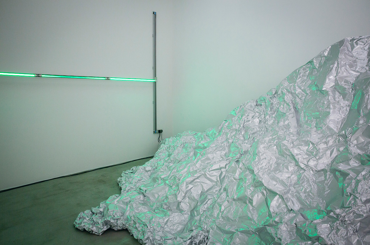 スキャニングされるシルバーの山 Silver mountain being scanned